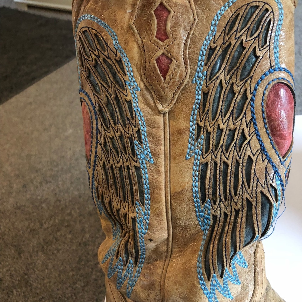 Boots - Picture 3 of 5